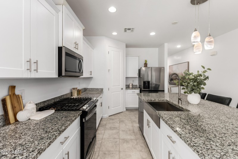 16 - Country Club 12655