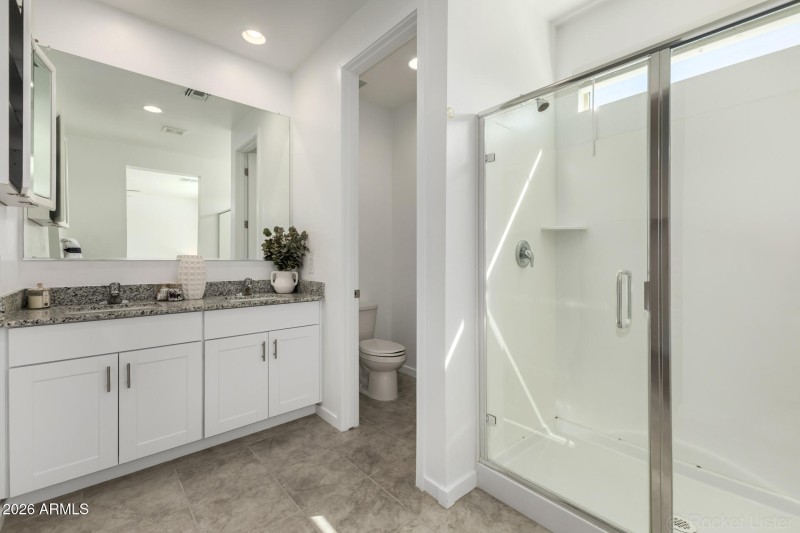 21 - Country Club 12655