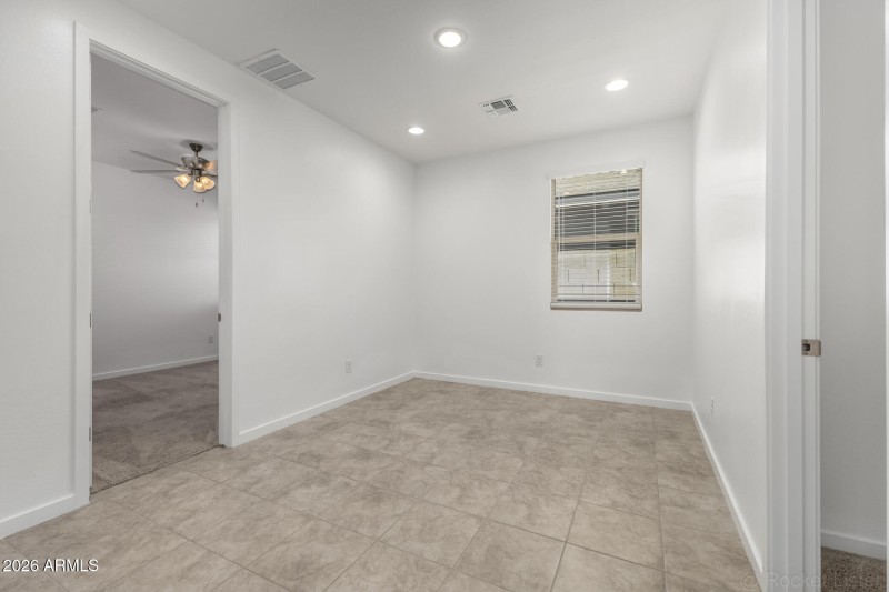 27 - Country Club 12655