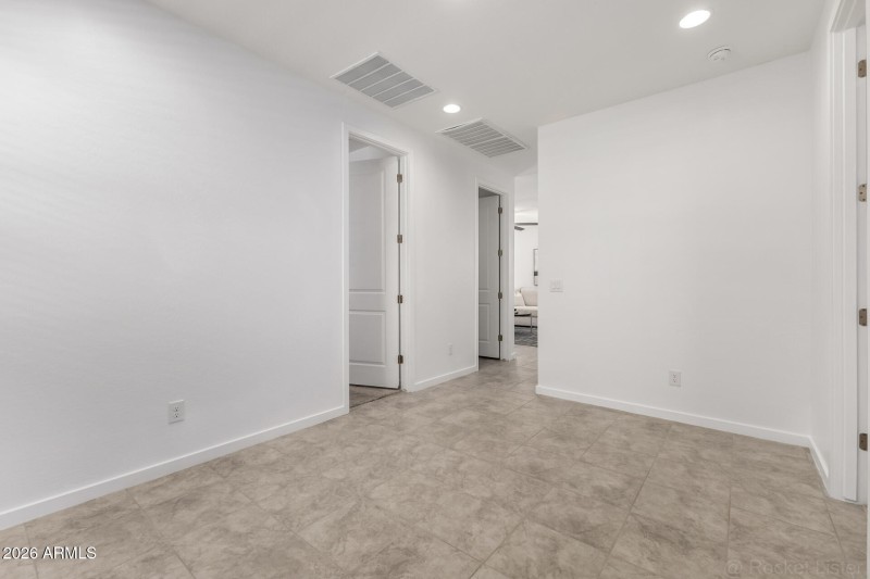 28 - Country Club 12655