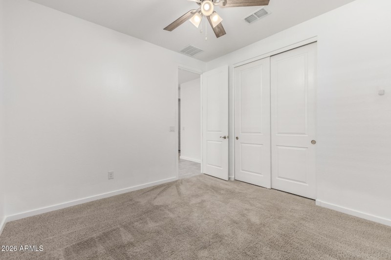 32 - Country Club 12655