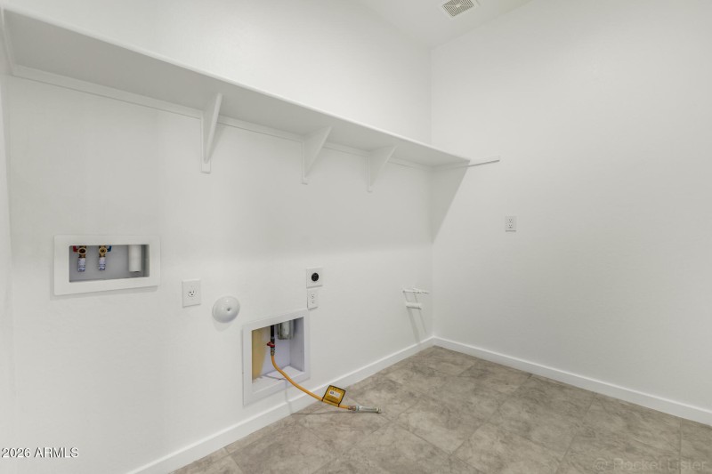 34 - Country Club 12655