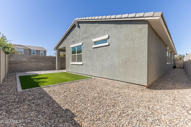 37 - Country Club 12655