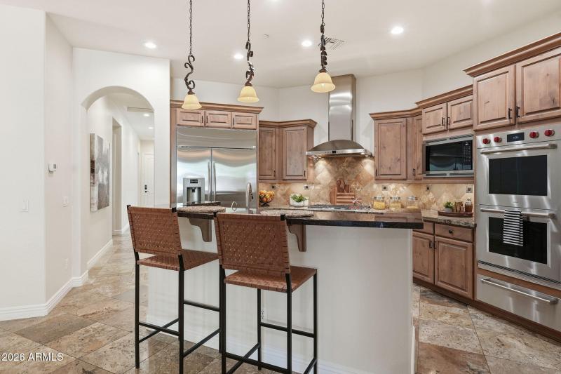 Center Island w/ Seating