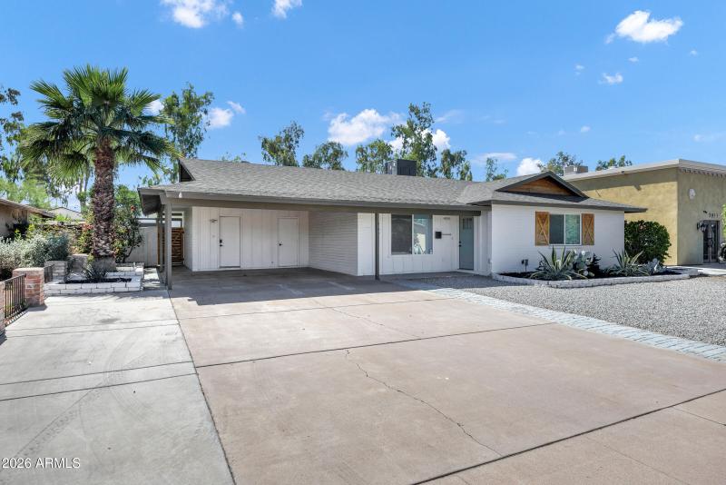 Tons of extra parking in driveway