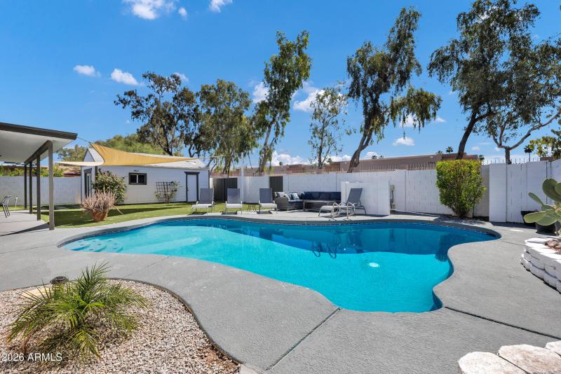 Gorgeous pebble-tech pool