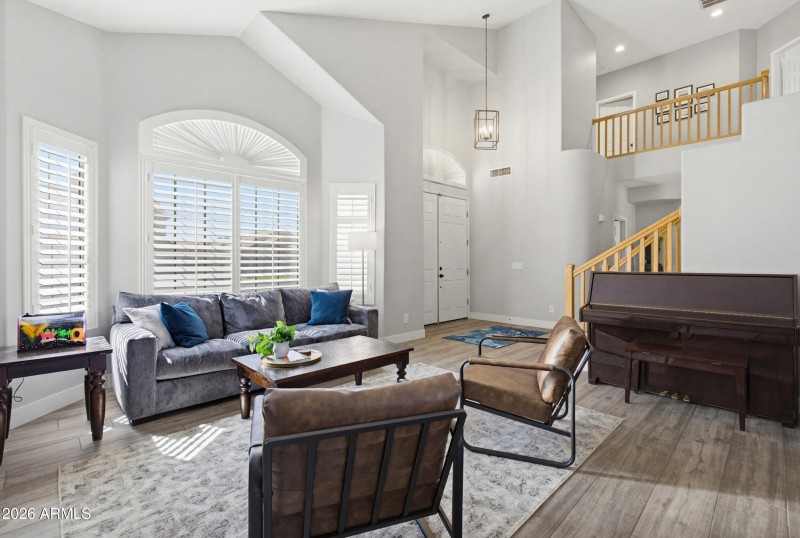 Front living room/ entry