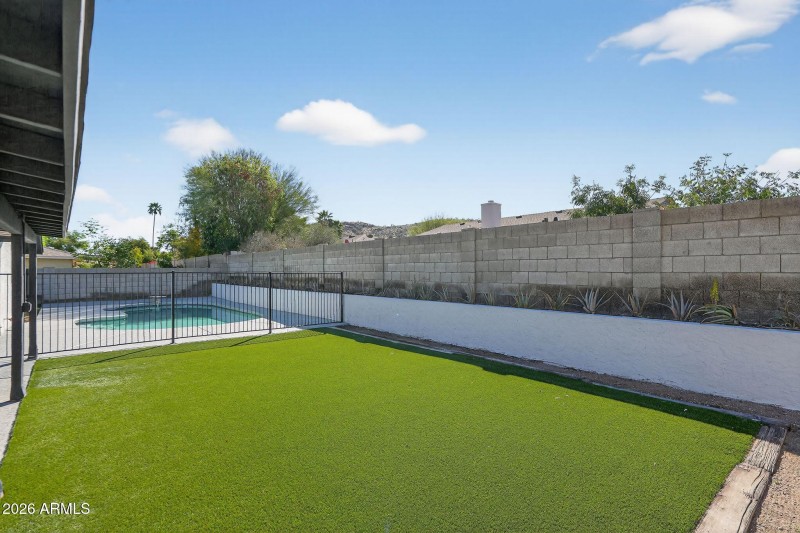 01_9_E_Surrey_Ave_Phoenix_AZ_85022_USA-E