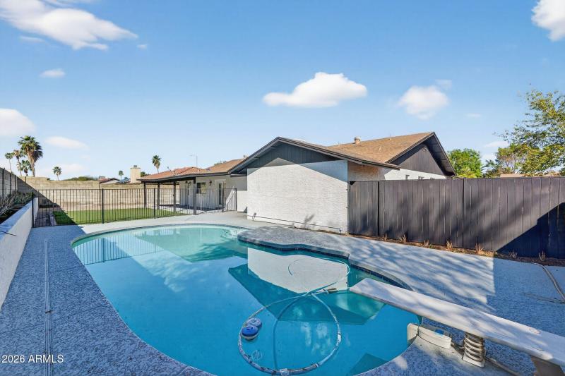 06_9_E_Surrey_Ave_Phoenix_AZ_85022_USA-E