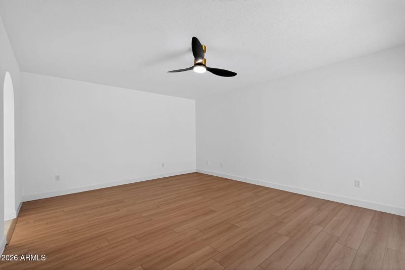 11_9_E_Surrey_Ave_Phoenix_AZ_85022_USA-L