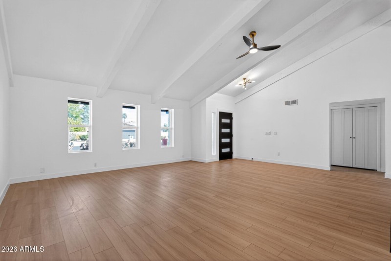 12_9_E_Surrey_Ave_Phoenix_AZ_85022_USA-L