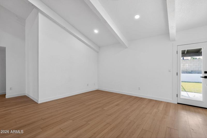 17_9_E_Surrey_Ave_Phoenix_AZ_85022_USA-L