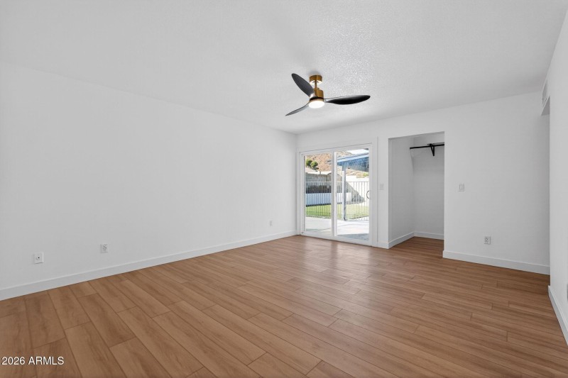 19_9_E_Surrey_Ave_Phoenix_AZ_85022_USA-L