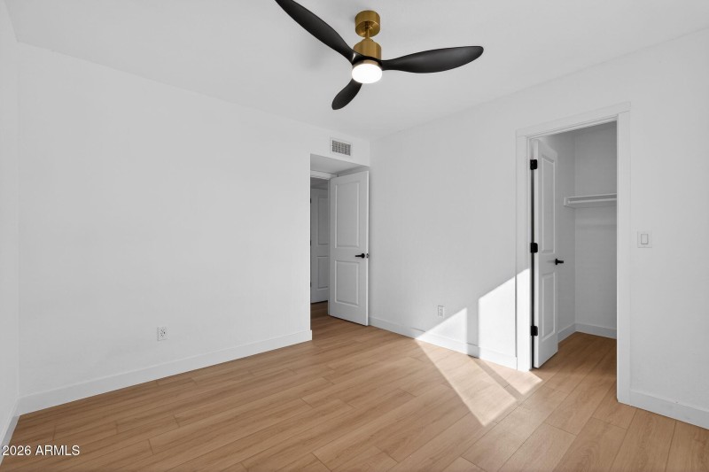 28_9_E_Surrey_Ave_Phoenix_AZ_85022_USA-B