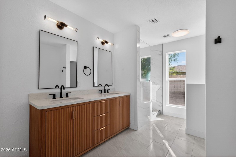 32_9_E_Surrey_Ave_Phoenix_AZ_85022_USA-B