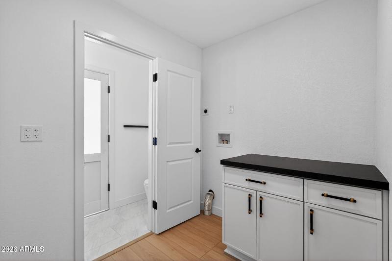 35_9_E_Surrey_Ave_Phoenix_AZ_85022_USA-O