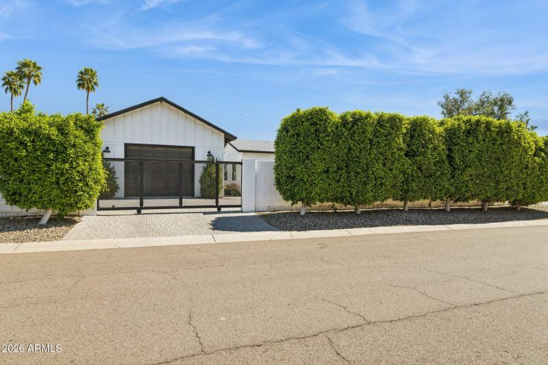 8-web-or-mls-5402-e-corrine-dr