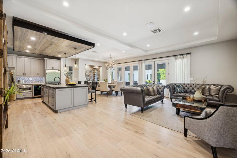 20-web-or-mls-5402-e-corrine-dr