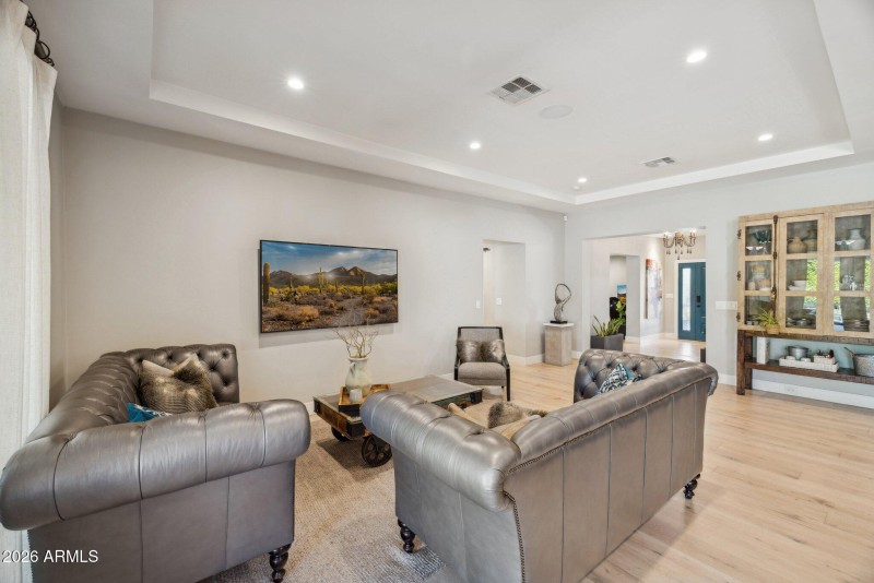 22-web-or-mls-5402-e-corrine-dr