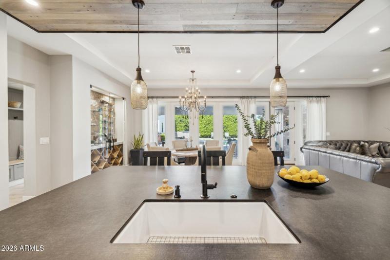 33-web-or-mls-5402-e-corrine-dr