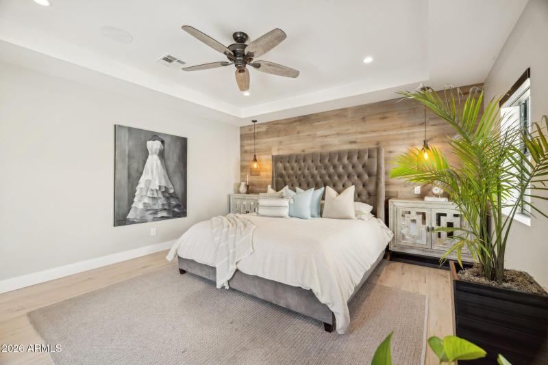 39-web-or-mls-5402-e-corrine-dr