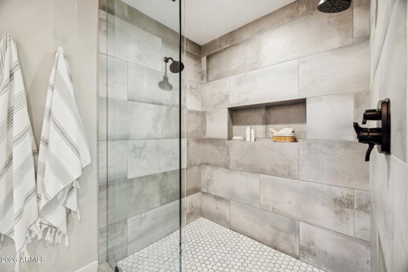 47-web-or-mls-5402-e-corrine-dr