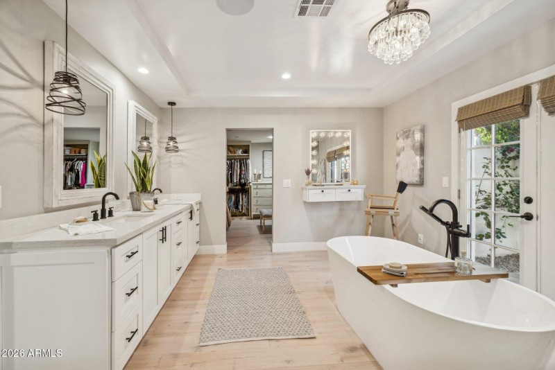 48-web-or-mls-5402-e-corrine-dr