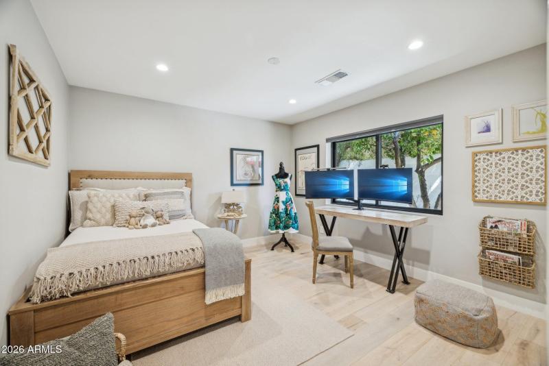 49-web-or-mls-5402-e-corrine-dr