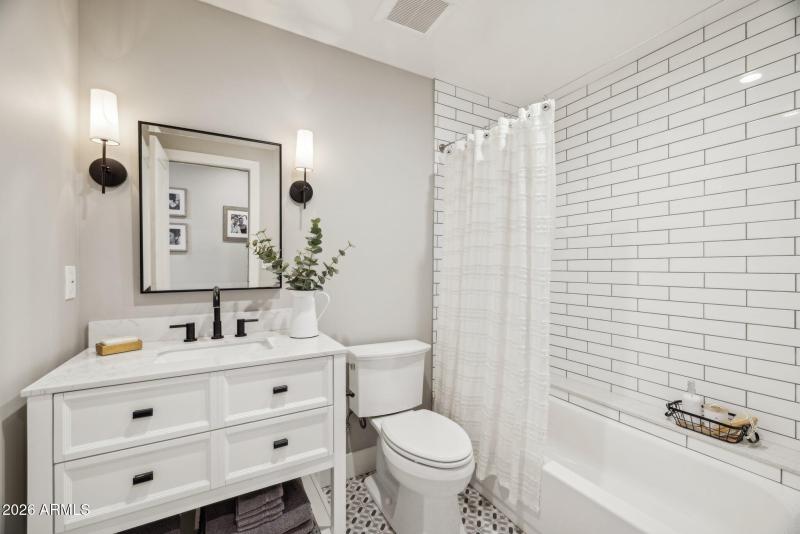 53-web-or-mls-5402-e-corrine-dr