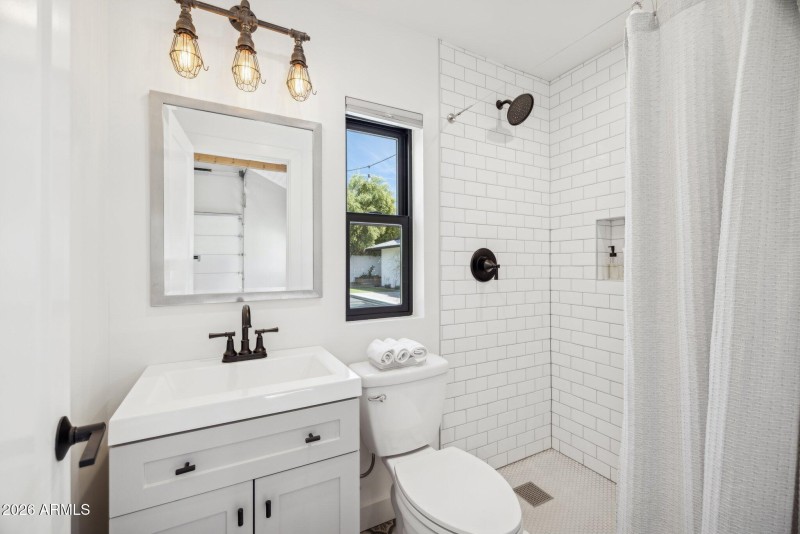 55-web-or-mls-5402-e-corrine-dr