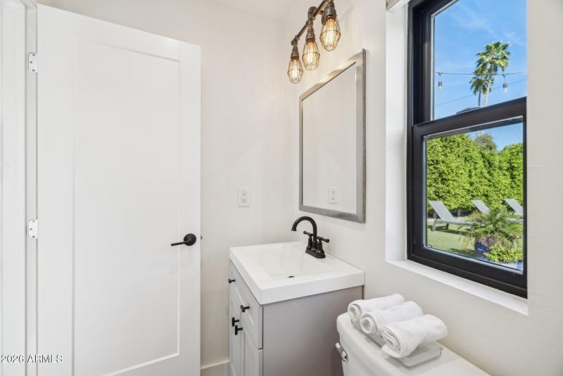 56-web-or-mls-5402-e-corrine-dr