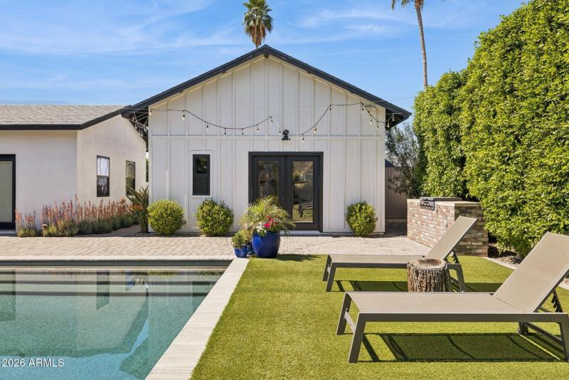 67-web-or-mls-5402-e-corrine-dr