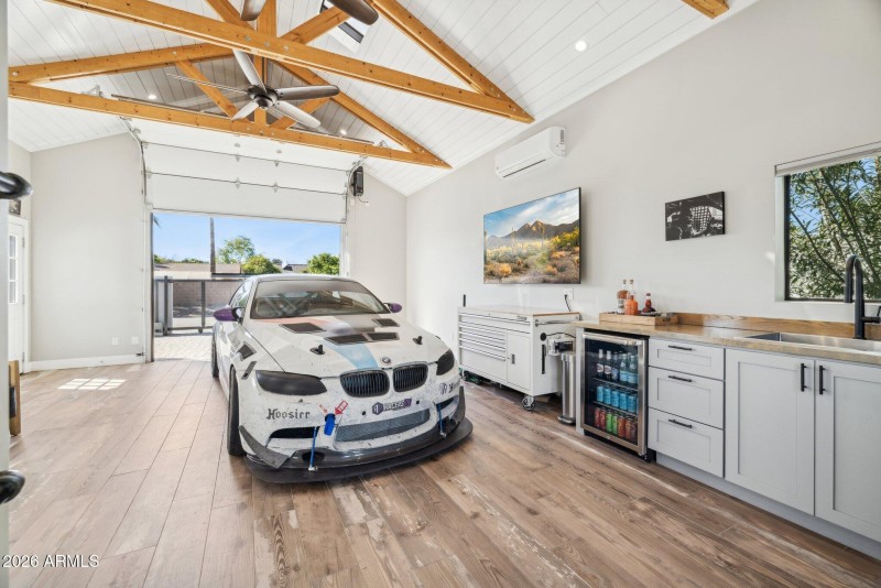 70-web-or-mls-5402-e-corrine-dr