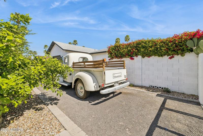 74-web-or-mls-5402-e-corrine-dr