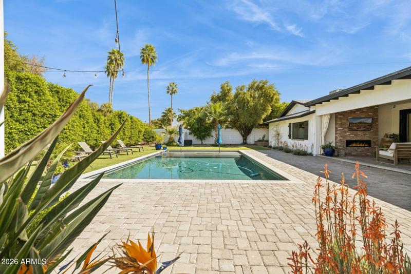 78-web-or-mls-5402-e-corrine-dr