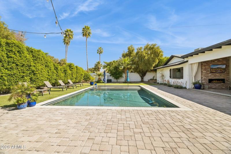 79-web-or-mls-5402-e-corrine-dr