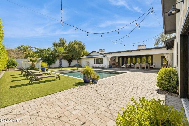 81-web-or-mls-5402-e-corrine-dr