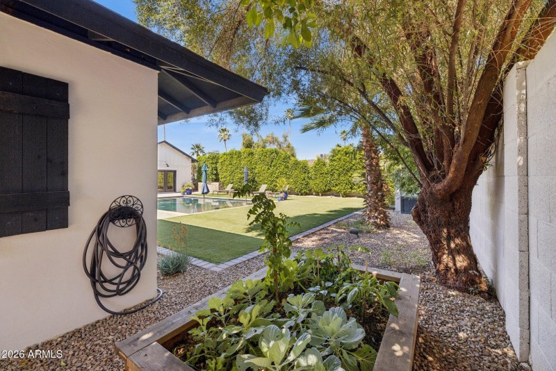 89-web-or-mls-5402-e-corrine-dr