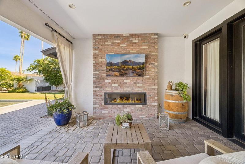 92-web-or-mls-5402-e-corrine-dr