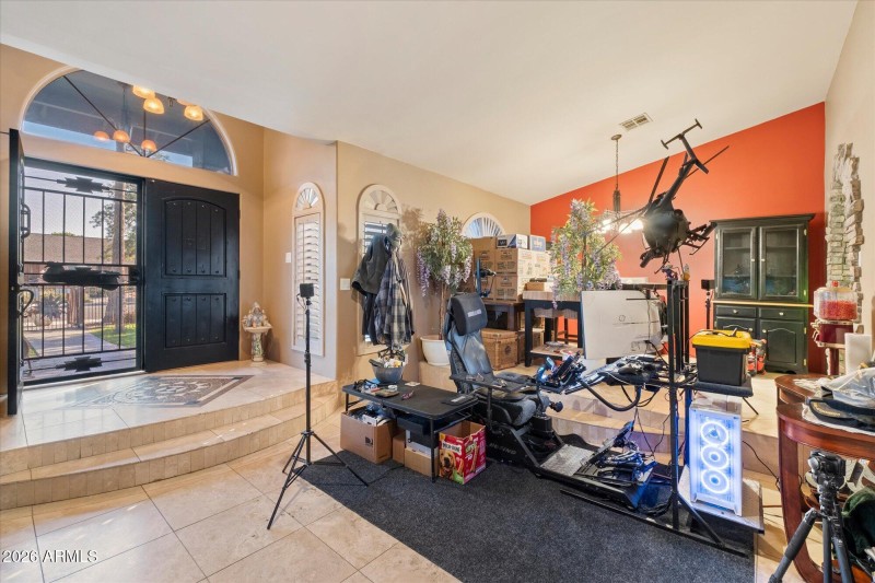 Entry Area w Raised Foyer