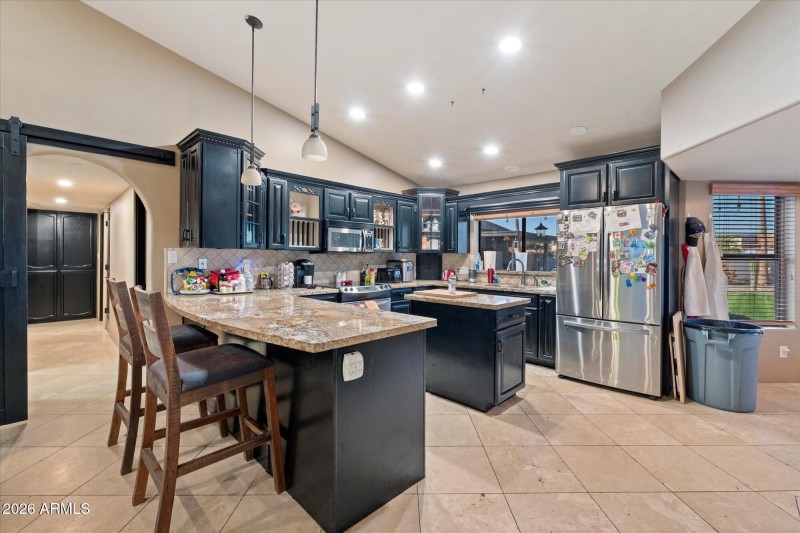 Kitchen w Granite Counters