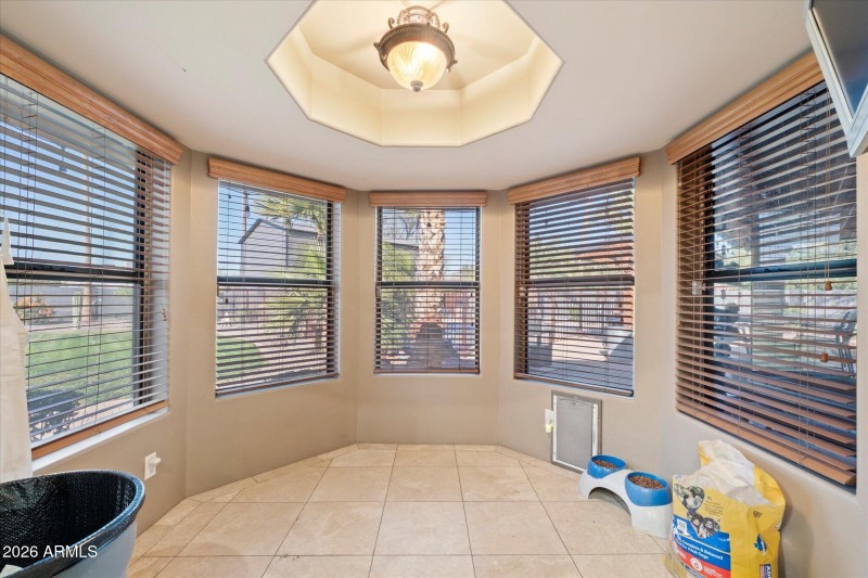 Breakfast Nook w Bay Window