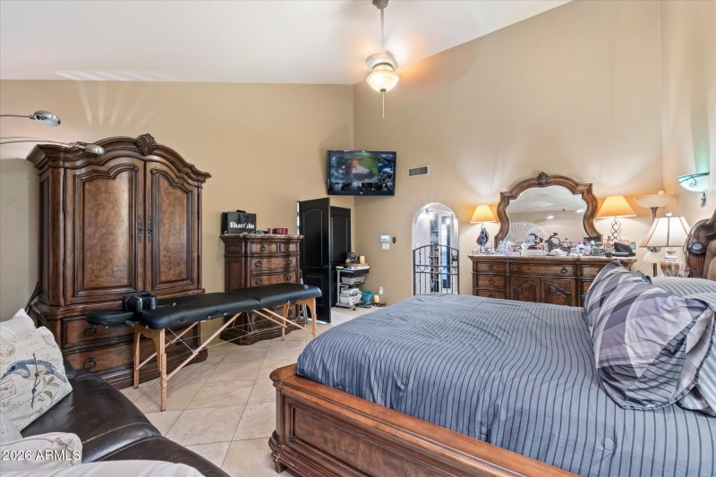 Primary w Double Door Entry