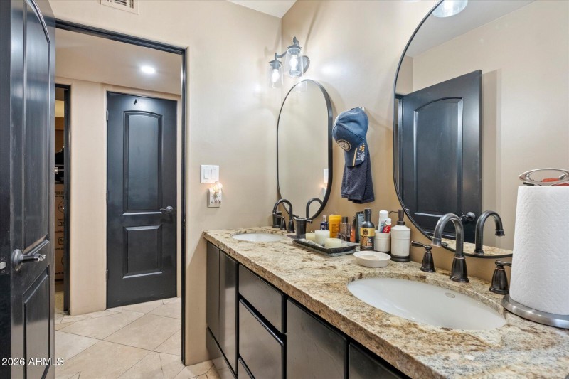 Primary Bathroom w Granite Counters