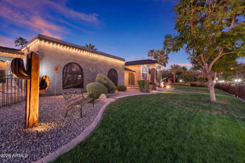 Backyard w Lush Lawn