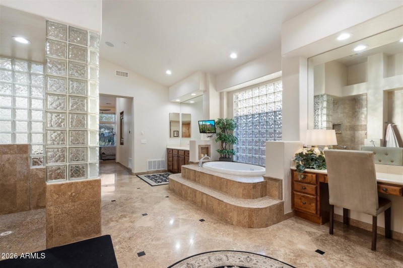 Walk in Shower & Jetted Tub