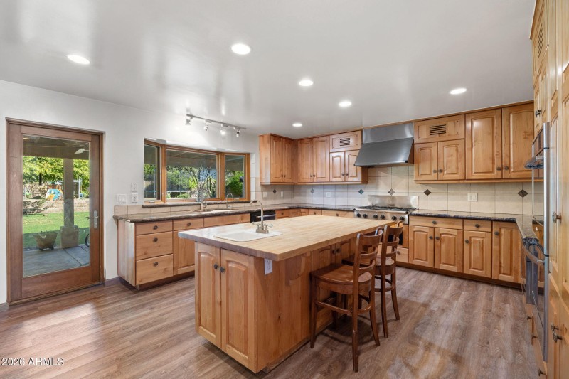 31-web-or-mls-5944-e-calle-del-norte