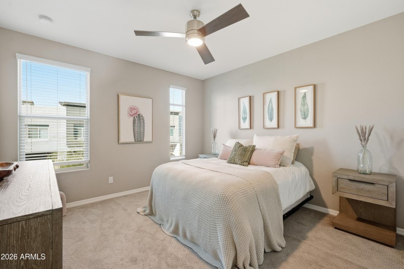 Previously furnished - Sleek yet cozy