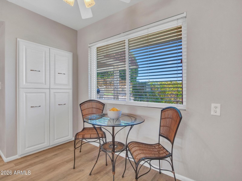 04-Breakfast-nook-(2)