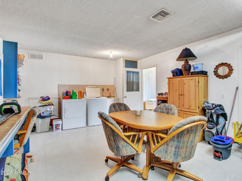 11-Laundry-&-Shop-(2)